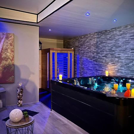 Logement Privatif Avec Jacuzzi Bergues Exterior foto