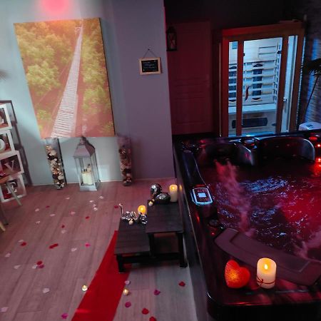 Logement Privatif Avec Jacuzzi Bergues Exterior foto